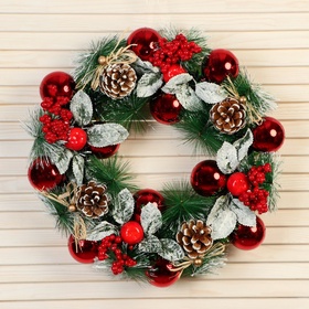 Венок новогодний d=34 см «Зимнее волшебство. Уютная сказка» листья в снегу, шарики, яблоки
