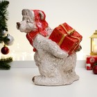 Фигура "Белый мишка в красной шапке с подарком" 28х26см - фото 7354253