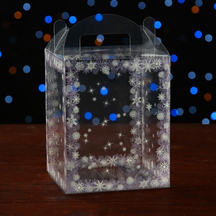 

Коробка подарочная новогодняя складная ПВХ "Зимушка" 12 x 12 x 15 см.