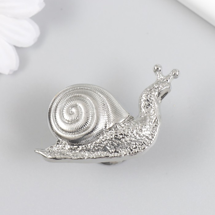 Мебельная ручка - кнопка, металл «Улитка», серебро, 2.8×5.2 см