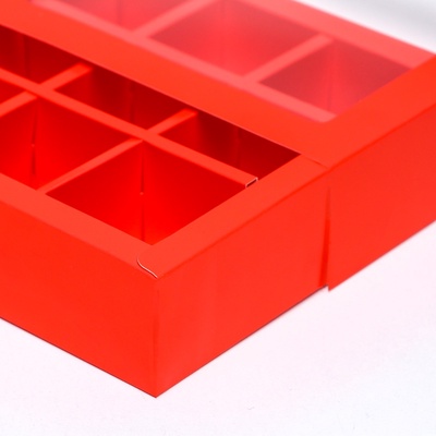 Коробка для 9 конфет, 13.8×13.8×3.8 см