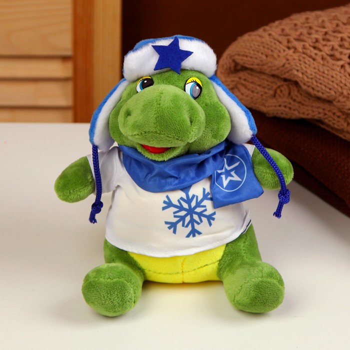 Мягкая игрушка «Дракон», в кофте со снежинкой, 17 см, цвет зелёный - фото 1904922763