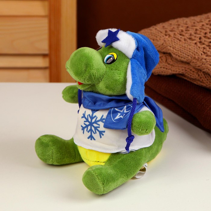 Мягкая игрушка «Дракон», в кофте со снежинкой, 17 см, цвет зелёный - фото 1904922764