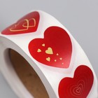 Наклейка бумага "Красные сердечки с золотом" d=2,5 см 500 шт в рулоне - Фото 2