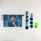 Алмазная мозаика с частичным заполнением на холсте «Девушка в черном» 20×30 см - Фото 3