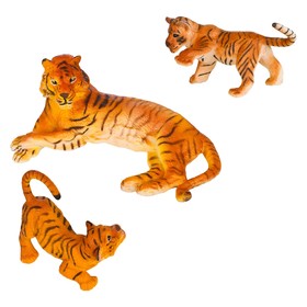 Набор фигурок «Мир диких животных: семья тигров», 3 фигурки