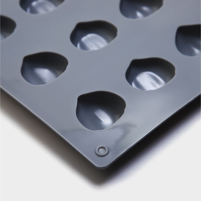 Форма силиконовая для льда и кондитерских украшений Доляна «Орешки», 30×17,5×1,5 см, 24 ячейки (3×2см) , цвет серый