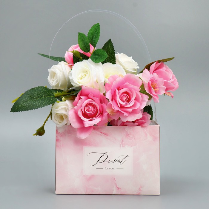 Переноска влагостойкая для цветов «Подарок», 15 × 10 × 13 см