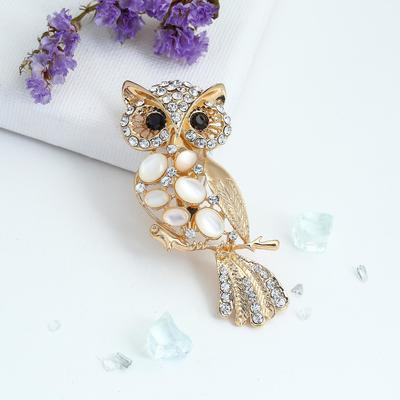 Брошь «Сова», белая в золоте