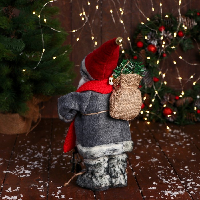 Дед Мороз "В длиной шубе, с фонариком" 28 см, красный