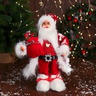 Дед Мороз "С коробками подарком и фонариком" 31 см, красный - фото 109049021