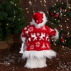 Дед Мороз "С коробками подарком и фонариком" 31 см, красный - Фото 3