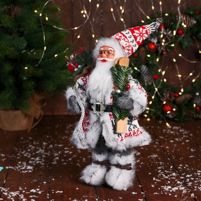 Дед Мороз "В костюме с орнаментом, лыжами и веточками" 31 см, красно-белый - фото 1909304177