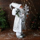 Дед Мороз "С ёлочкой с шариками и подарками" 60 см, серебро - Фото 2