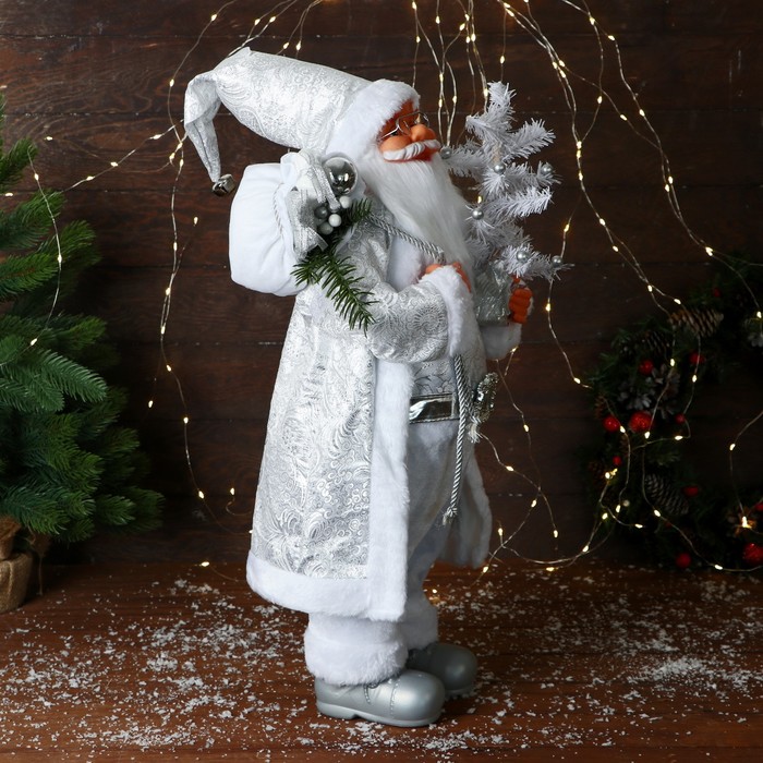 Дед Мороз "С ёлочкой с шариками и подарками" 60 см, серебро