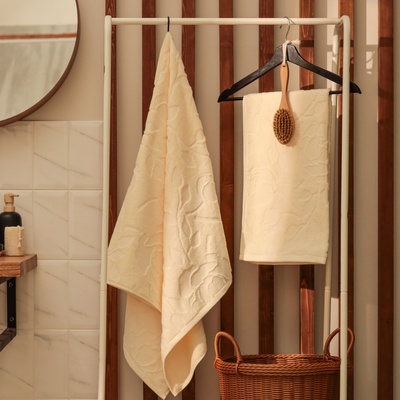 Полотенце махровое жаккардовое LoveLife Flowers 50×90 см, цвет молочный, 100% хл, 500 г/м²