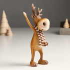 Сувенир полистоун "Лосяш в полосатом коричневом шарфе - Привет!" МИКС 5х7х15 см - фото 22879916