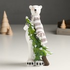 Сувенир полистоун "Белый медведь в шарфике несёт ёлочку" 8х5,5х19 см - фото 320170583