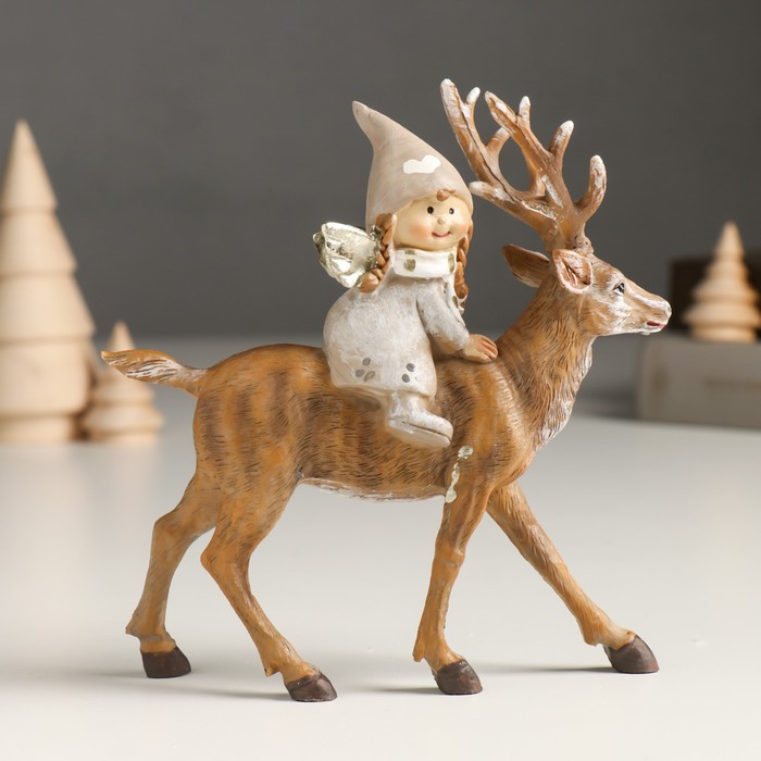 Фигурка полистоун «Малышка-ангел в сером наряде, верхом на олене», 5.5×14×14.5 см - Фото 1