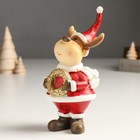 Сувенир полистоун "Лосик в красном кафтане и колпаке, с золотым венком" 8х6х16,5 см - фото 24261440