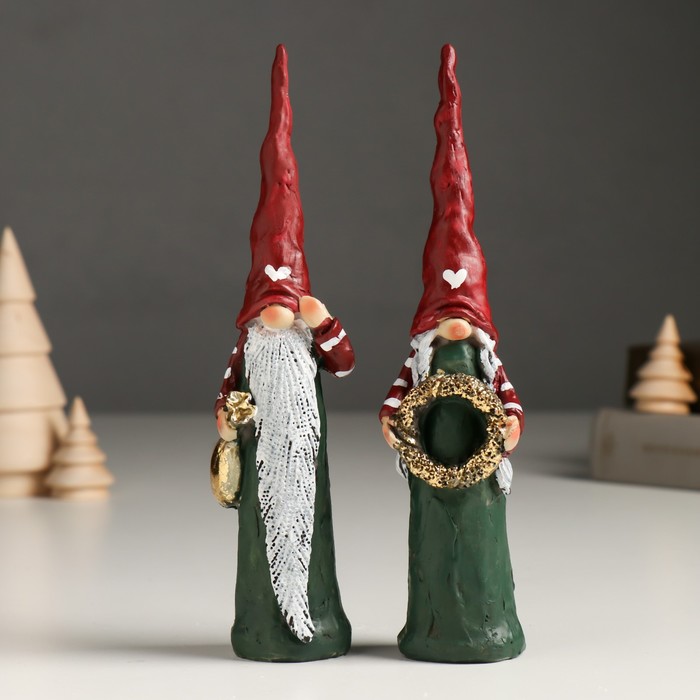 Фигурка полистоун «Дедуля с мешком, Бабуля с венком в колпаке с сердцем», 3×3.5×18 см, МИКС