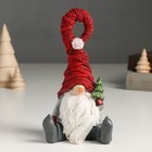 Сувенир полистоун "Дед Мороз в сером наряде и красном колпаке, с ёлочкой сидит" 9х7х17,5 см   949886 - фото 320170672