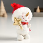 Сувенир полистоун "Снеговичок в красной шапке и шарфе, со звёздочкой" 5х6,5х11 см - фото 22880030