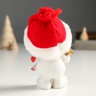 Сувенир полистоун "Снеговичок в красной шапке и шарфе, со звёздочкой" 5х6,5х11 см - Фото 3