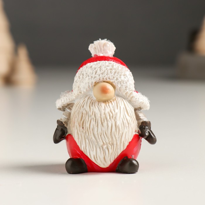 Сувенир полистоун "Дедушка Мороз в красной шапке-ушанке" 4,5х3,5х5,5 см - Фото 1