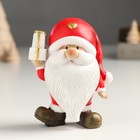 Сувенир полистоун "Дед Мороз в красном колпаке с сердцем, с подарком в руке" МИКС 5х8х10 см   949887 - фото 22880053