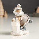 Сувенир полистоун "Дед Мороз - Весельчак в бежевом, с ёлкой/подарками" МИКС 4х6,5х10 см - фото 22880088
