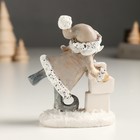 Сувенир полистоун "Дед Мороз - Весельчак в бежевом, с ёлкой/подарками" МИКС 4х6,5х10 см - фото 22880089