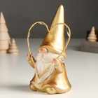 Сувенир полистоун свет "Дед Мороз в золотом наряде, с сердцем" 6,5х9х16 см - фото 22880152