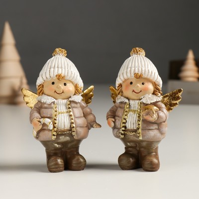 Фигурка полистоун «Малыш-ангел в пуховике и шапке, с леденцом или звездой», золото, 6×4×9 см, МИКС