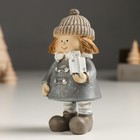 Сувенир полистоун "Малышка в пальто с подарком" стоит  5х4,5х11 см - фото 24643483