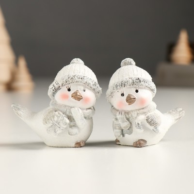 Фигурка полистоун «Белый птенчик в шапке и вязанном шарфе», серебро, 5×3.5×5 см, МИКС