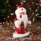 Дед Мороз "В узорчатой шубке с фонариком" 19 см, красный - фото 3911217