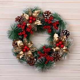 Венок новогодний d=26 см «Зимнее волшебство. Уютная сказка» с ягодами, шишками, цветами