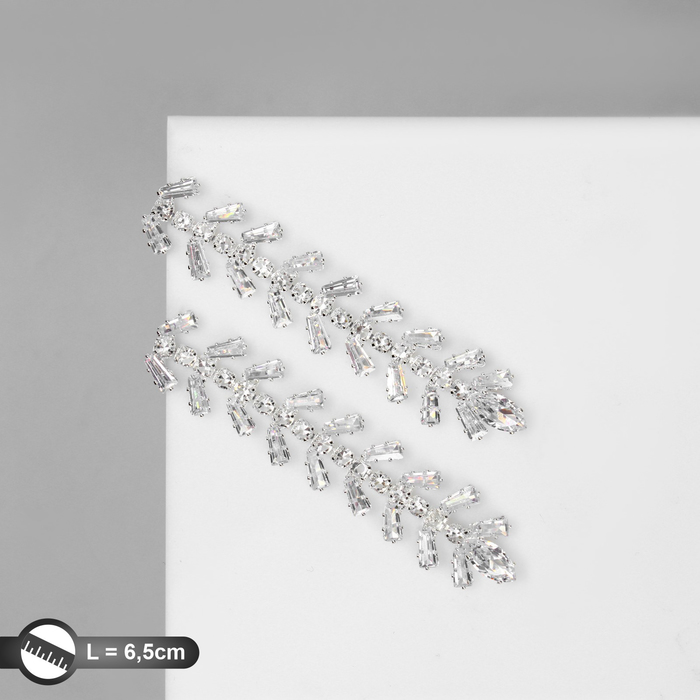 Серьги висячие со стразами «Гроздь» прямоугольники, цвет белый в серебре, 6,5 см