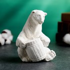 Фигура "Медведь белый с бочонком" 12,3см - фото 3441274