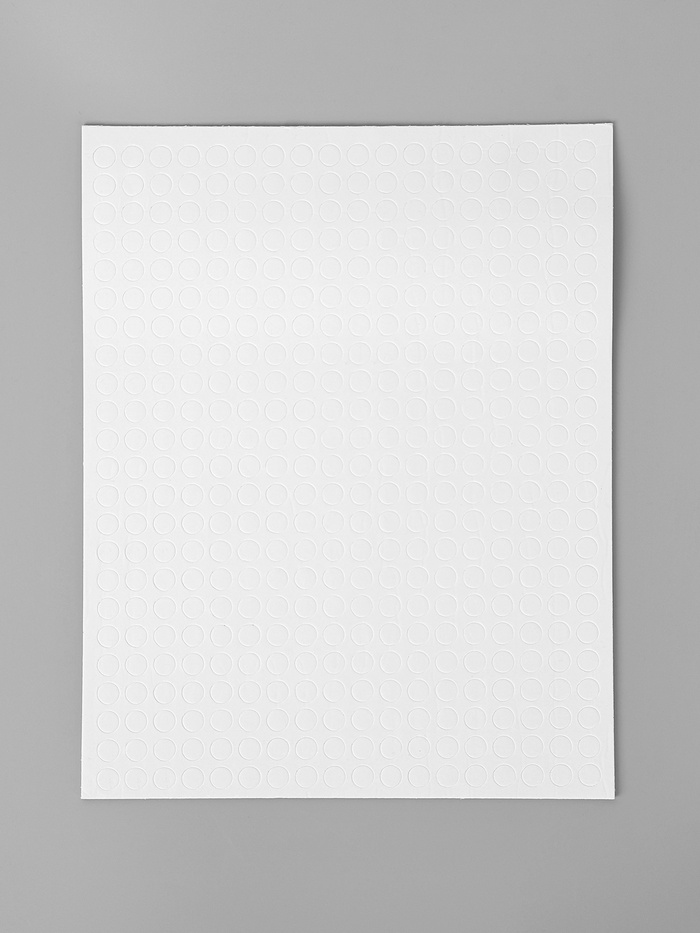 Клейкая лента двухсторонняя "Круглый белый" диаметр 0,8 см на листе 414 шт - Фото 1