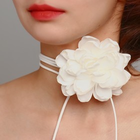 Чокер "Танго" цветок на шнурке, роза крупная, цвет белый