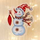 Наклейка на стекло "Снеговик с шишкой в руках" 10х13 см - фото 320212808