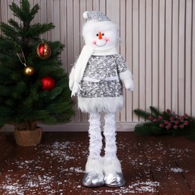 Мягкая игрушка "Снеговик в колпаке и шарфике, длинные ножки" стоит, серый