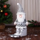Мягкая игрушка "Дед Мороз в костюме с ремешком, ножки-бусинки" 15х39 см, серый - Фото 1