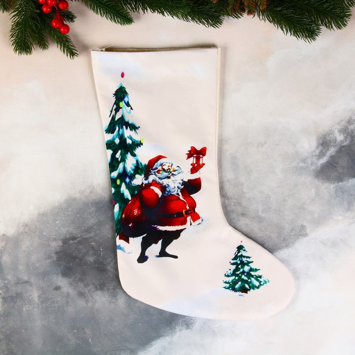 Носок для подарков "Дед Мороз с подарками, в лесу" 26х40 см, белый - Фото 1