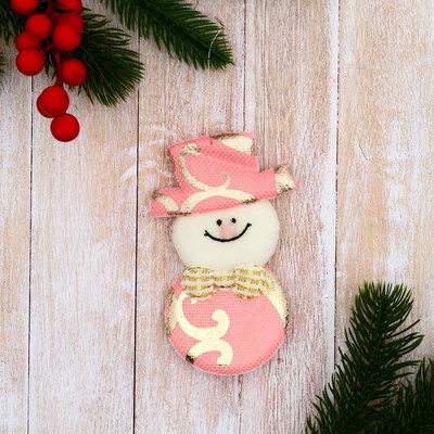 Подвеска мягкая на ёлку «Снеговик» 5×10 см, розовая