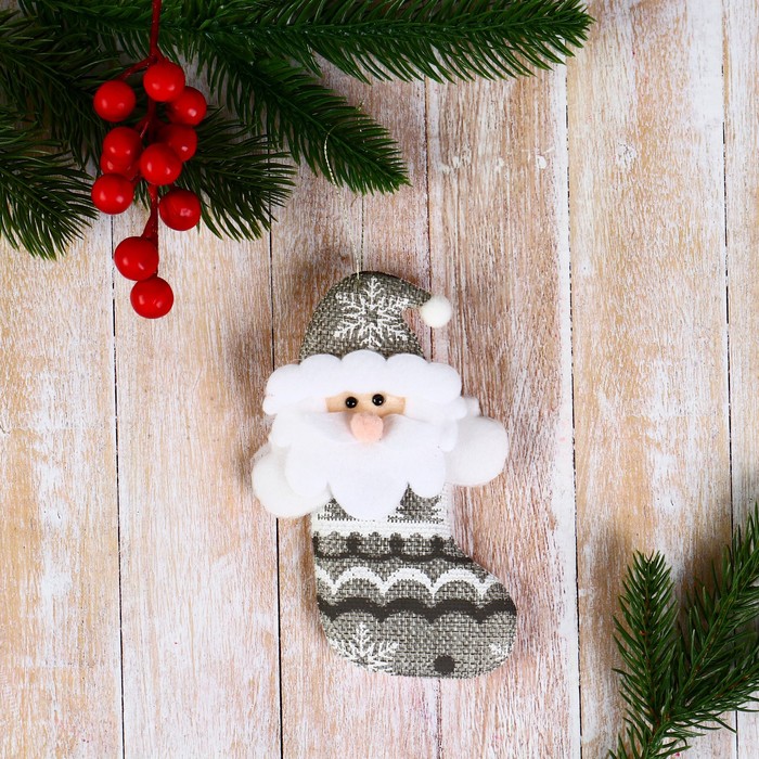 Мягкая подвеска "Дед Мороз в костюмчике с орнаментом лес в носке" 7х13 см, серый - Фото 1