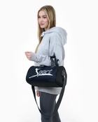 Сумка спортивная на молнии, длинный ремень, маленький размер, с принтом, чёрная/синяя - Фото 3