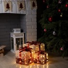 Светодиодная фигура «Подарки с красной нитью» 15, 20, 25 см, текстиль, металл, батарейки ААх2 (не в комплекте), свечение тёплое белое - фото 7657285